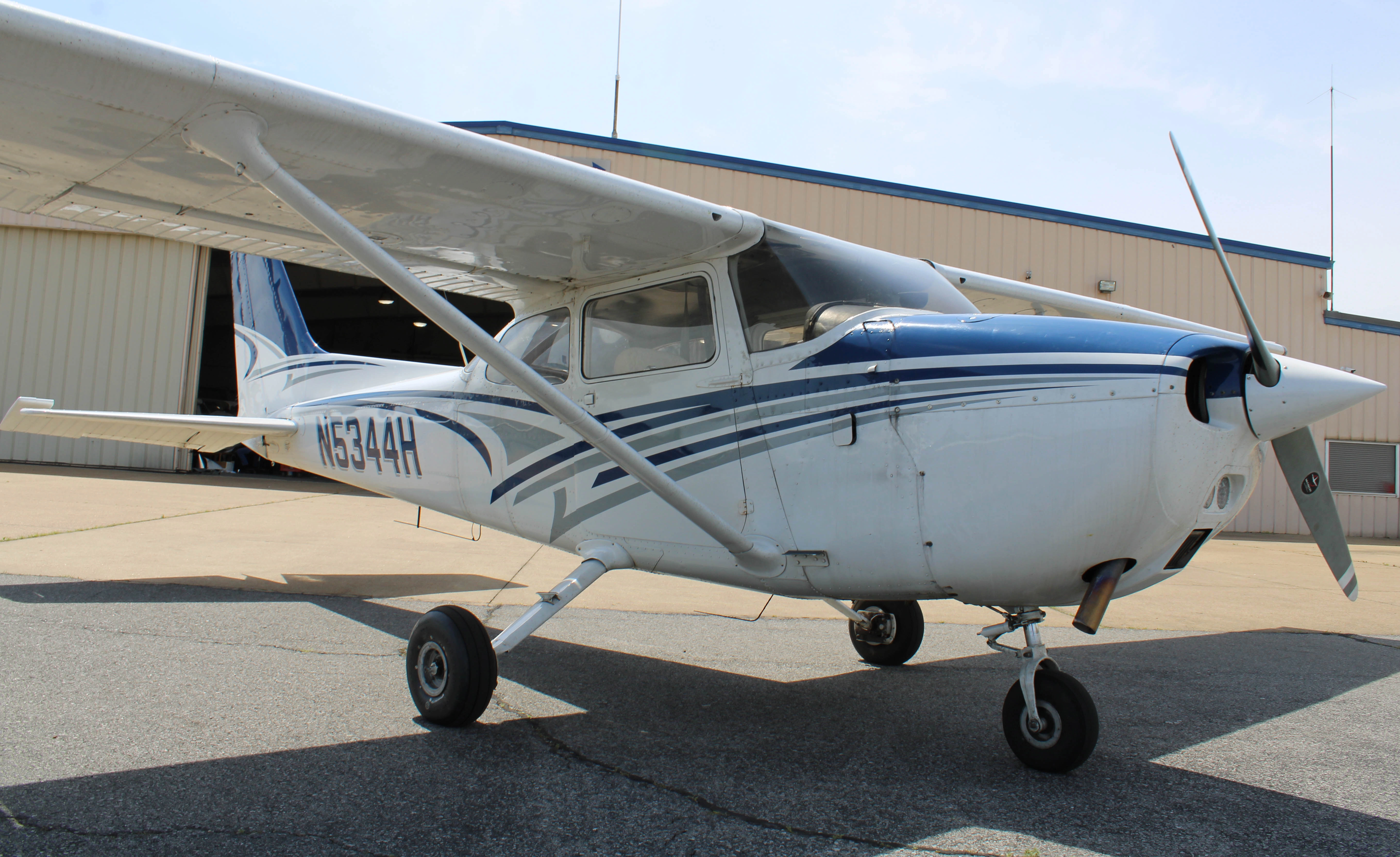 Cessna 172 aircraft used for flight training at Magnolia Aviation Academy